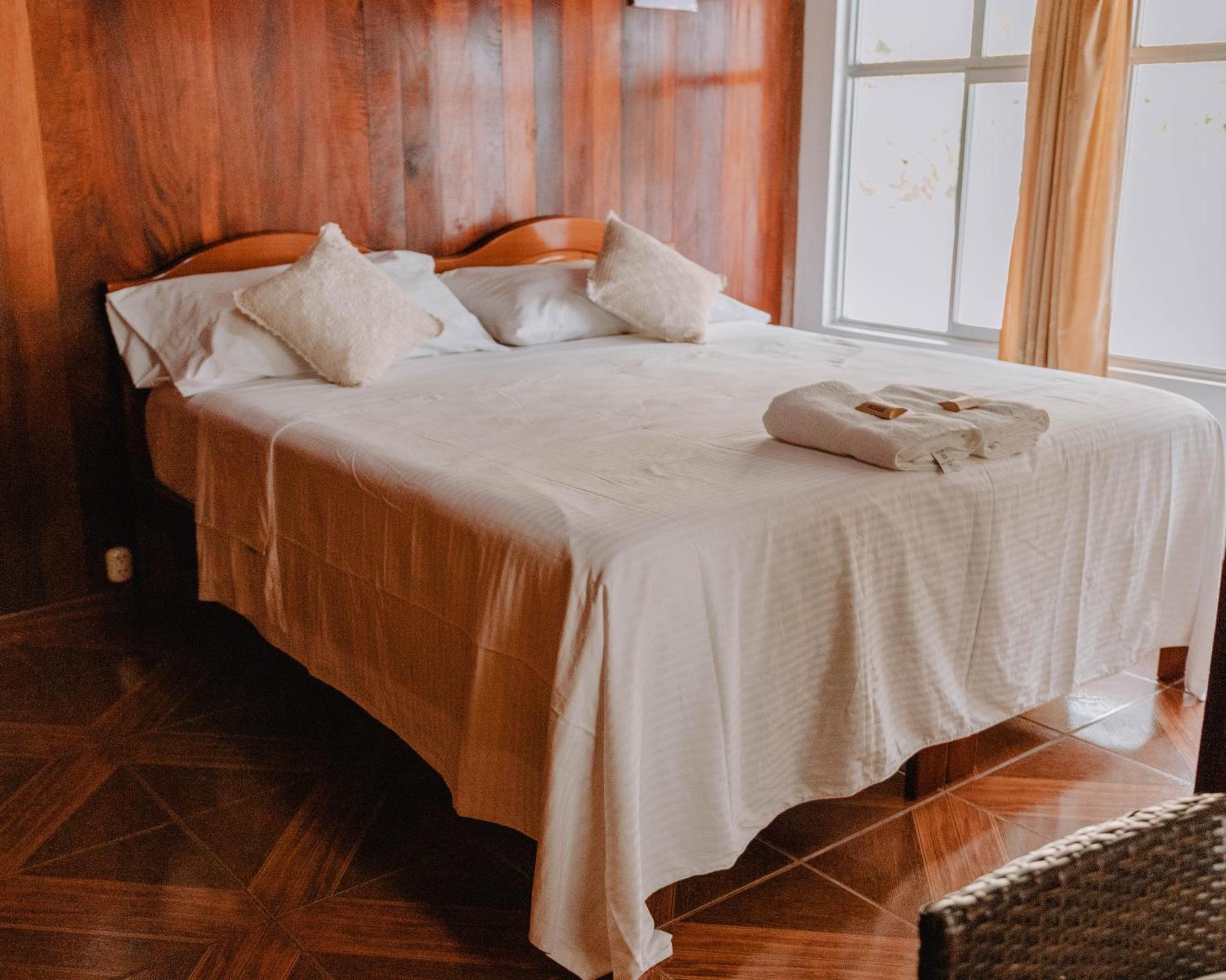 Albergue Turistico Gstir Pozuzo Екстер'єр фото